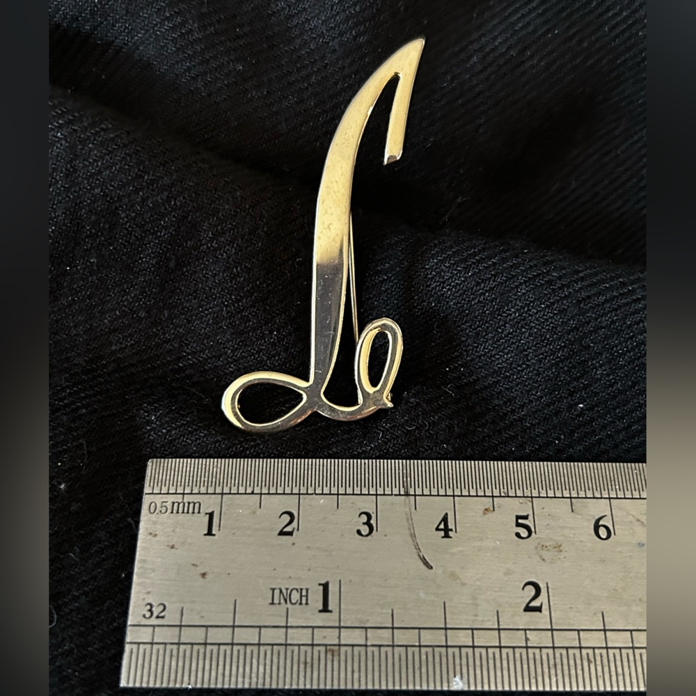 Costume jewelry initial “L” pin